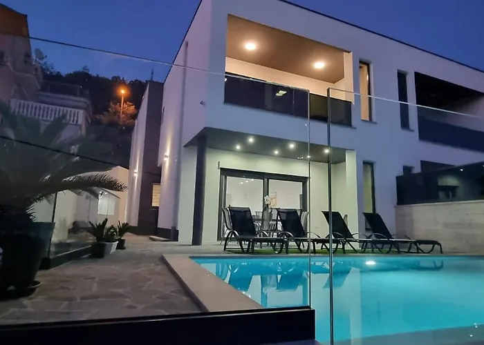 Ewa & Tomi Вилла Драмаль